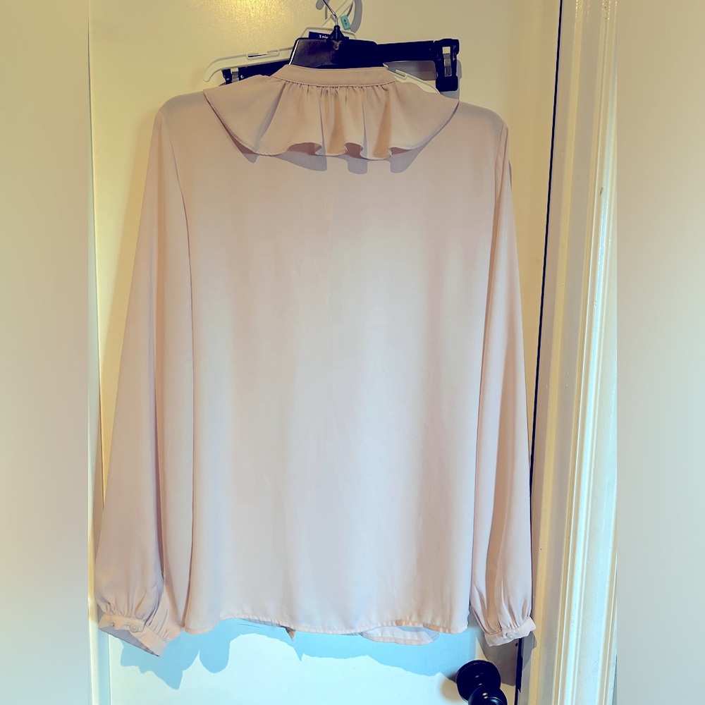 Doe & Rae Ruffle neckline blouse size Large - Picture 5 of 7